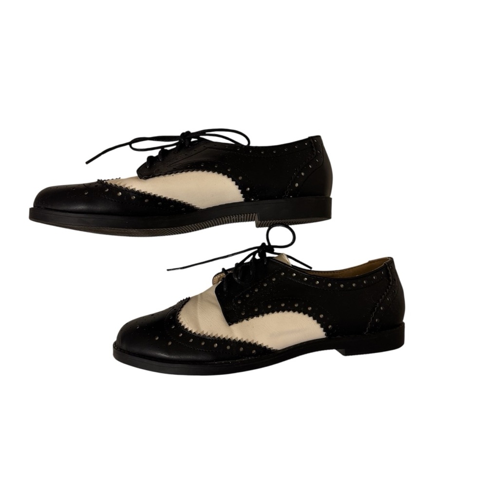 Ollio Black and White Flats & Loafers